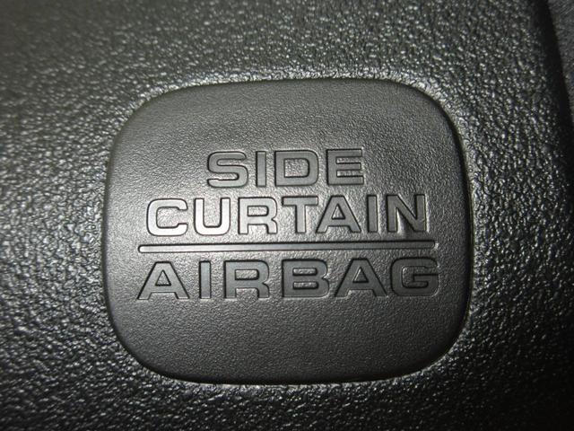 サイドカーテンエアバックシステムは、側面衝突時に大人から子供までさまざまな体格の乗員の頭部や頚部を広範囲で保護。特にセンターピラーへの頭部衝突を防ぐ展開性能を実現しています。