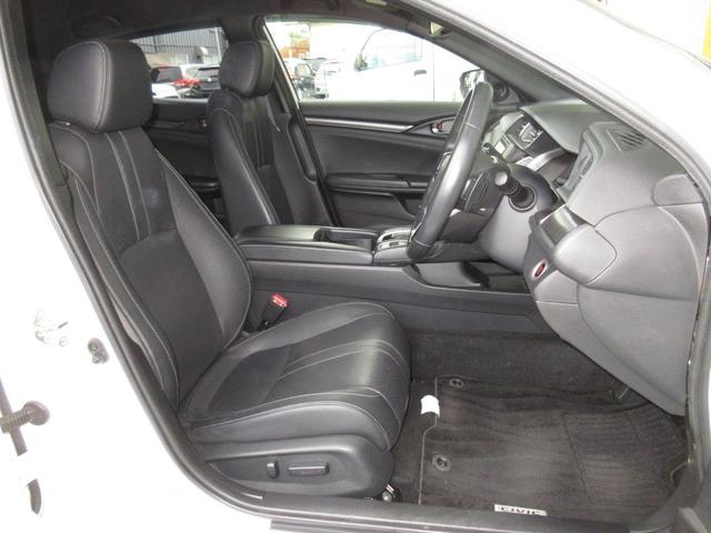 ●メーカーオプションの『レザーインテリア』です　●運転席に、シートの前後スライド、リクライニングを調整できるパワーシートを備えています。ドライバーに合せ最適なポジションが設定できます。