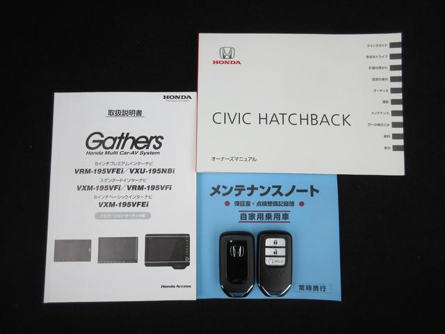 カギをバッグやポケットに入れたままでもドアロックの開閉やエンジン始動ができる『スマートキー』付き！暗くなってもキー穴を捜す必要が無くとっても便利ですから人気の装備です！