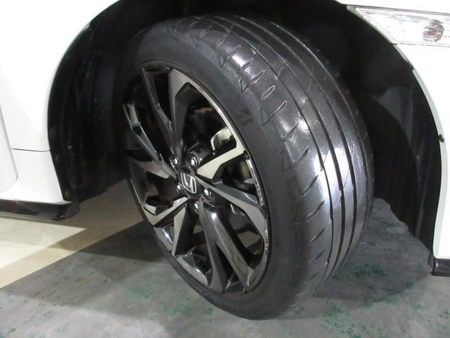 タイヤはブリヂストンポテンザ２０２３年製がついています。そして足元を精悍に引き締めるホンダ純正１８インチアルミホイール、おしゃれは足元から、カッコイイですね！