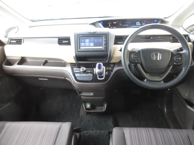 フリードハイブリッド ハイブリッド・Gホンダセンシング 純正ナビ・Rカメラ・1オーナー・禁煙車・LEDヘッドライト・両側電動スライド・ミュージックプレイヤー接続・衝突軽減・レーンアシスト・前車追従・3列シート・ウォークスルー・スマートキー・ETC・1年保証(9枚目)