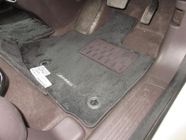 フリードハイブリッド ハイブリッド・Gホンダセンシング 純正ナビ・Rカメラ・1オーナー・禁煙車・LEDヘッドライト・両側電動スライド・ミュージックプレイヤー接続・衝突軽減・レーンアシスト・前車追従・3列シート・ウォークスルー・スマートキー・ETC・1年保証(13枚目)