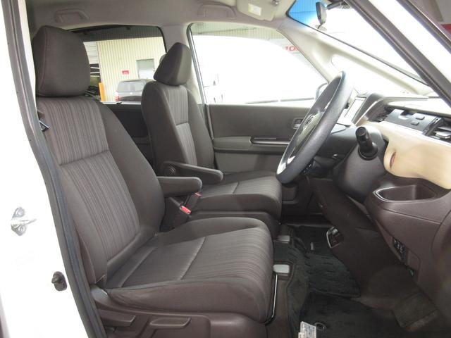 フリードハイブリッド ハイブリッド・Gホンダセンシング 純正ナビ・Rカメラ・1オーナー・禁煙車・LEDヘッドライト・両側電動スライド・ミュージックプレイヤー接続・衝突軽減・レーンアシスト・前車追従・3列シート・ウォークスルー・スマートキー・ETC・1年保証(14枚目)