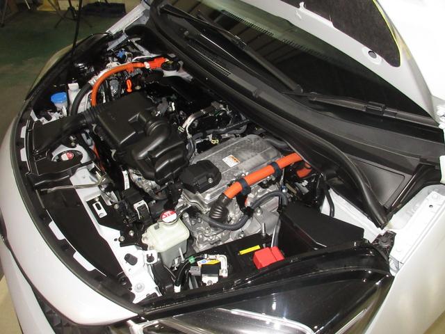 フィット e:HEVRS 元当社社有車 禁煙車 ワンオーナー 純正9インチナビ/リアカメラ ETC USB パドルシフト ブレーキホールド機能/電子パーキング LEDオートライト サイドカーテンエアバッグ 16インチアルミ(3枚目)