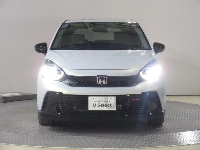 フィット e:HEVRS 元当社社有車 禁煙車 ワンオーナー 純正9インチナビ/リアカメラ ETC USB パドルシフト ブレーキホールド機能/電子パーキング LEDオートライト サイドカーテンエアバッグ 16インチアルミ(7枚目)