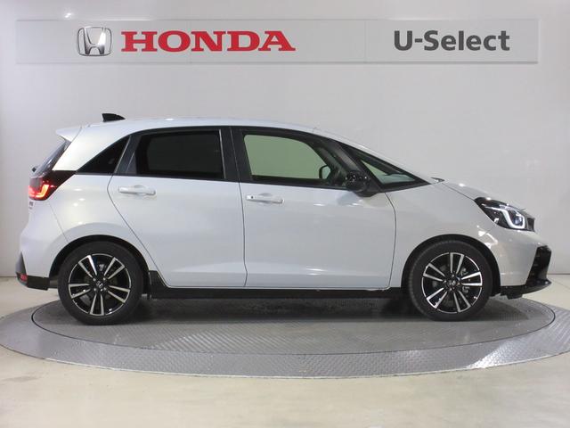 フィット e:HEVRS 元当社社有車 禁煙車 ワンオーナー 純正9インチナビ/リアカメラ ETC USB パドルシフト ブレーキホールド機能/電子パーキング LEDオートライト サイドカーテンエアバッグ 16インチアルミ(8枚目)