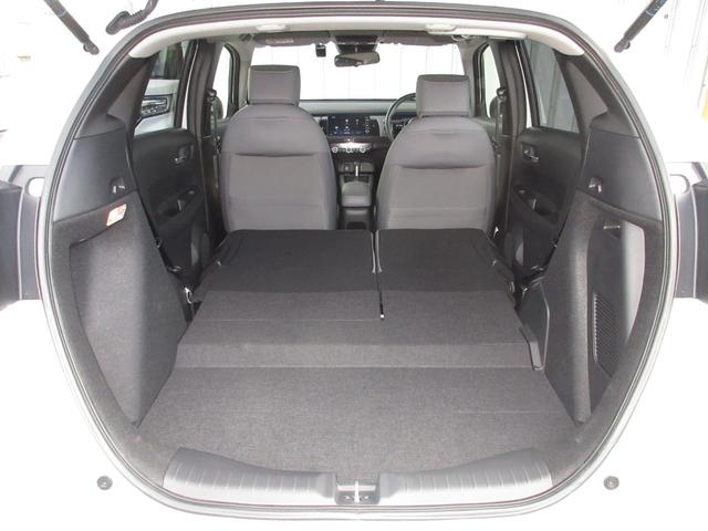 フィット e:HEVRS 元当社社有車 禁煙車 ワンオーナー 純正9インチナビ/リアカメラ ETC USB パドルシフト ブレーキホールド機能/電子パーキング LEDオートライト サイドカーテンエアバッグ 16インチアルミ(19枚目)