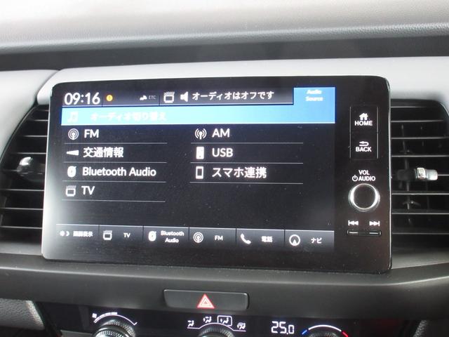 フィット ｅ：ＨＥＶＲＳ　当社元試乗車　禁煙車　純正９インチナビ　フルセグＴＶ　Ｂｌｕｅｔｏｏｔｈ　ＵＳＢ　ドラレコ　ＥＴＣ２．０　１６インチアルミホイール　ＬＥＤヘッドライト　バックカメラ　サイドカーテンエアバック　Ｄレコ（5枚目）