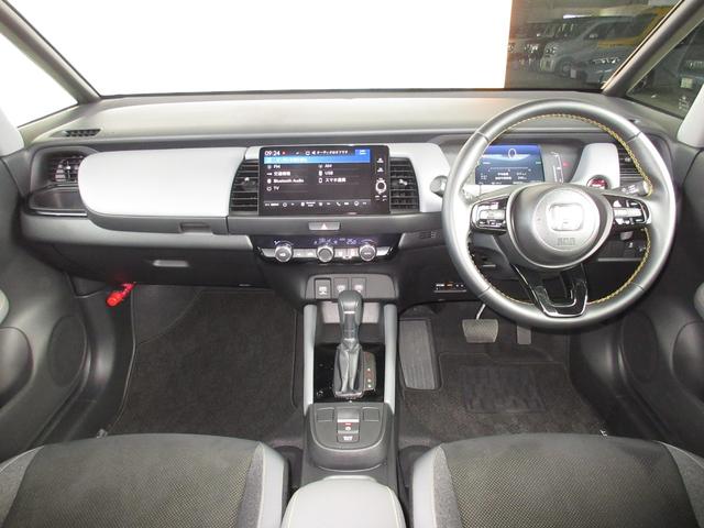 フィット ｅ：ＨＥＶＲＳ　当社元試乗車　禁煙車　純正９インチナビ　フルセグＴＶ　Ｂｌｕｅｔｏｏｔｈ　ＵＳＢ　ドラレコ　ＥＴＣ２．０　１６インチアルミホイール　ＬＥＤヘッドライト　バックカメラ　サイドカーテンエアバック　Ｄレコ（12枚目）