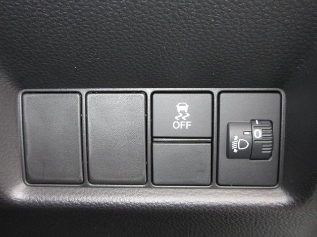 フィット ホーム 禁煙車ホンダセンシングホンダコネクトディスプレイBluetoothドラレコETCRカメラワンオーナー 全周囲カメラ 記録簿 衝突軽減 リアカメラ ソナー USB接続 AAC 横滑り防止機能 スマキー(16枚目)