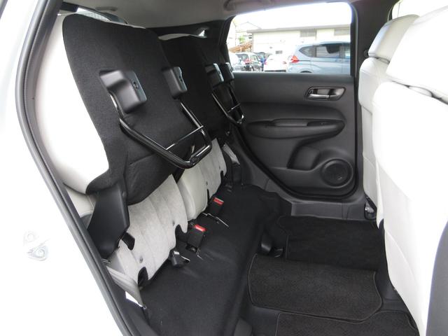 フィット ホーム 禁煙車ホンダセンシングホンダコネクトディスプレイBluetoothドラレコETCRカメラワンオーナー 全周囲カメラ 記録簿 衝突軽減 リアカメラ ソナー USB接続 AAC 横滑り防止機能 スマキー(22枚目)