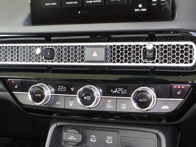 エアコンはオートエアコンでお好みの温度調整が出来、オールシーズン快適にドライブできます！さらに、運転席＆助手席シートヒーターが付いてます。３段階に温度設定が可能です。