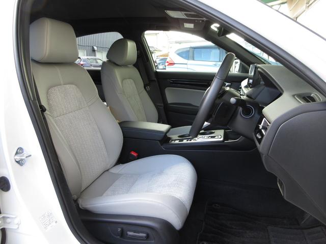 運転席・助手席に、シートの前後スライド、リクライニングを調整できるパワーシートを備えています。ドライバーに合せ最適なポジションが設定できます。