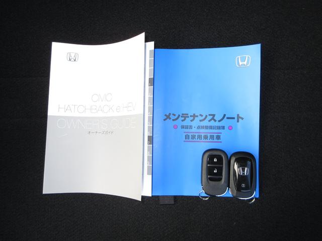カギをバッグやポケットに入れたままでもドアロックの開閉やエンジン始動ができる『スマートキー』付き！暗くなってもキー穴を捜す必要が無くとっても便利ですから人気の装備です！