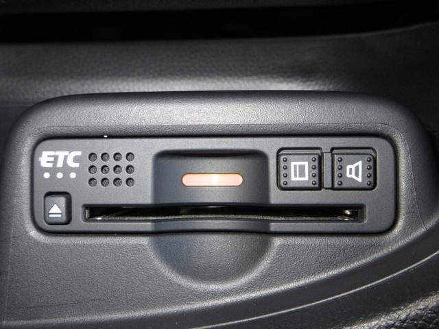 N-ONE プレミアム この車両は未加修現状販売「そのまんま車」になります。傷や凹み・内装を現状にて展示しております。詳しくはスタッフにお問い合わせください。純正8インチメモリーナビETCRカメラワンオーナー クルコン(9枚目)