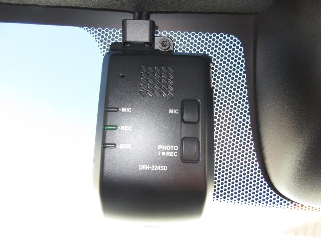 N-WGN Lスタイル+ビター 元当社社有車 禁煙車 ワンオーナー 純正9インチナビ/リアカメラ 純正ドラレコ前のみ シートヒーター パーキングセンサー USB充/電用あり LEDオートライト サイドカーテンエアバッグ スマートキー(4枚目)