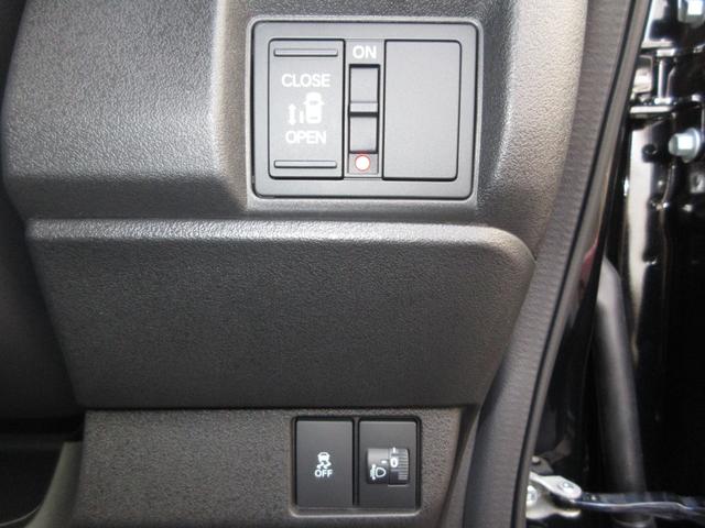 N-BOXカスタム ベースグレード 禁煙車ホンダセンシング純正9インチメモリーナビBluetoothドラレコETCRカメラワンオーナー USB接続 CMBS Dレコ 1オーナー ベンチシート オートエアコン スマートキ LED クルコン(17枚目)