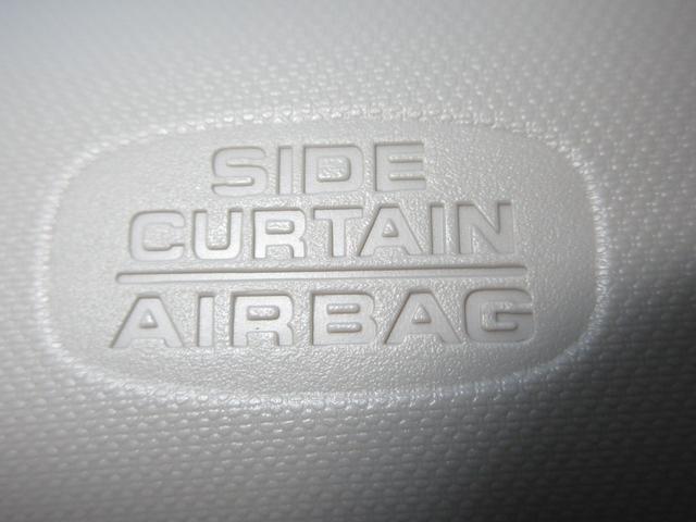 サイドカーテンエアバックシステムは、側面衝突時に大人から子供までさまざまな体格の乗員の頭部や頚部を広範囲で保護。特にセンターピラーへの頭部衝突を防ぐ展開性能を実現しています。