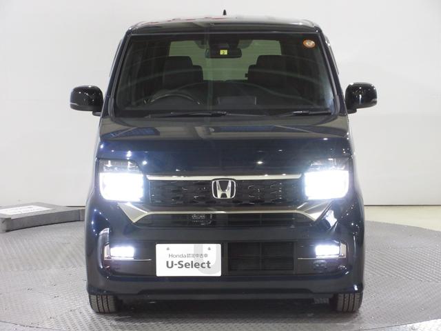 ハロゲンより明るく、より遠くまでさらなる安心感のあるＬＥＤヘッドライトを採用。点灯忘れも防止できるオートライトコントロール機構付きです。