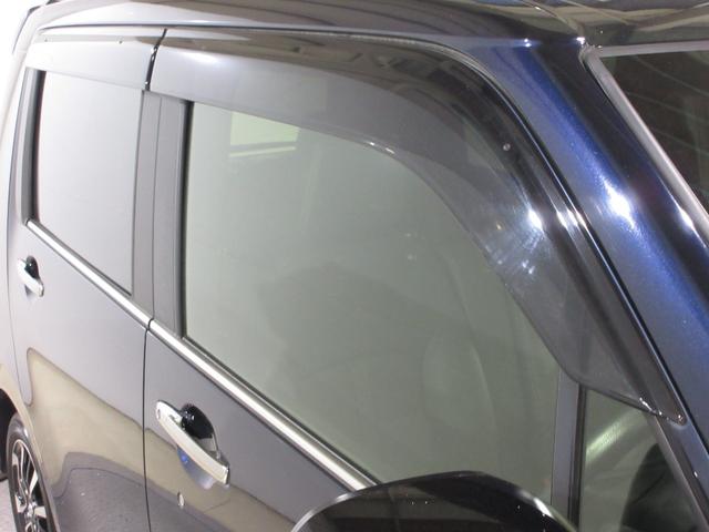 実用的で人気のオプション『ドアバイザー』が付いています！雨の日でも窓を開けて換気ができる便利な装備！付いてて良かったと思える用品です！