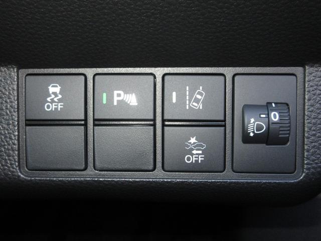 レーザーを照射しカメラで前走車等を検知し衝突の回避・軽減を図るホンダセンシングとＶＳＡ（車両挙動安定化制御システム）走る・曲がる・止まるの全領域で安定性を確保するためのシステム装備。安心ですね！