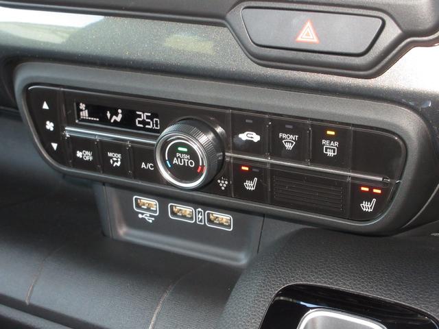 エアコンはオートエアコンでお好みの温度調整が出来、オールシーズン快適にドライブできます！さらに、運転席＆助手席シートヒーターが付いてます。２段階に温度設定が可能です。