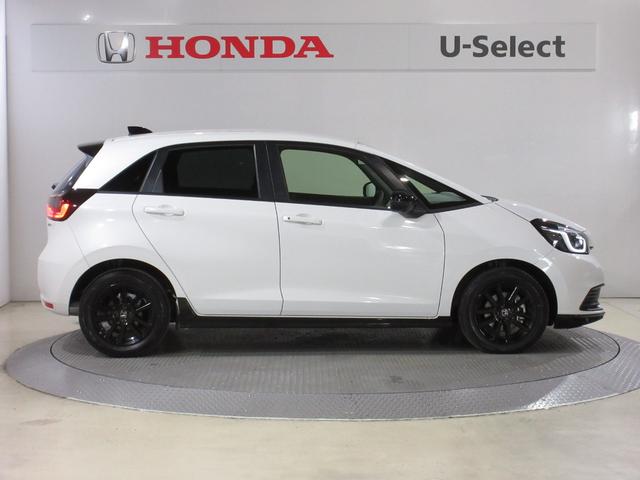 フィット ｅ：ＨＥＶホームブラックスタイル　禁煙車　当社元試乗車　ホンダ９インチコネクトナビ　Ｂｌｕｅｔｏｏｔｈ　ドラレコ　ＥＴＣ２．０　マルチビューカメラ　ブラインドスポットインフォメーション　後退出庫サポート　ＢＬＡＣＫ　ＳＴＹＬＥ専用装備（7枚目）