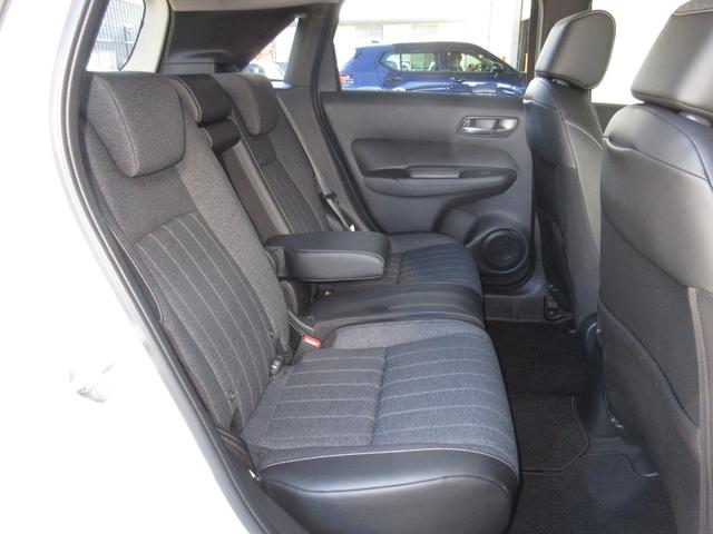 フィット ｅ：ＨＥＶホームブラックスタイル　禁煙車　当社元試乗車　ホンダ９インチコネクトナビ　Ｂｌｕｅｔｏｏｔｈ　ドラレコ　ＥＴＣ２．０　マルチビューカメラ　ブラインドスポットインフォメーション　後退出庫サポート　ＢＬＡＣＫ　ＳＴＹＬＥ専用装備（21枚目）