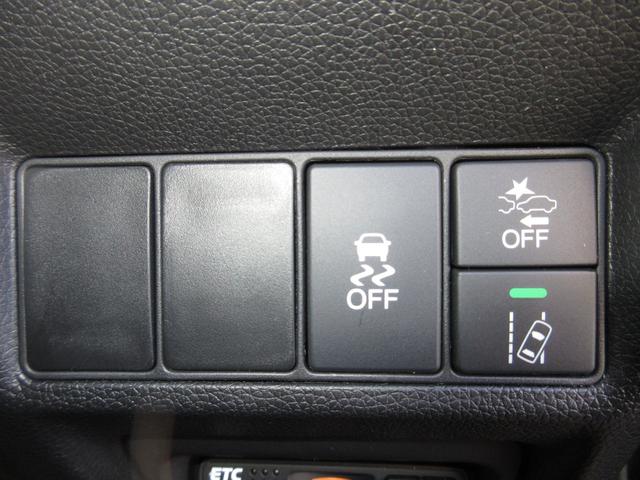 ステップワゴンスパーダ スパーダホンダセンシング　純正メモリーナビＢｌｕｅｔｏｏｔｈドラレコＥＴＣＲカメラワンオーナー　盗難防止　助手席エアバッグ　ワンオーナ－　Ｗパワスラ　記録簿有　地デジ　サイドエアバッグ　ＬＥＤライト　横滑り防止システム　スマ鍵（17枚目）