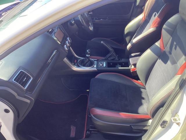 ＷＲＸ ＳＴＩ ＳＴＩ　／１８インチアルミ・ＴＥ３７ＳＬ／コンチネンタル・ＥＸＴＲＥＭＥＣＯＮＴＡＣＴ／ＨＫＳ車高調／フジツボマフラー／カロッツェリアナビ／Ｂｌｕｅｔｏｏｔｈ／音楽録音再生／ＣＤ／ＥＴＣ２．０／パワーシート／（8枚目）