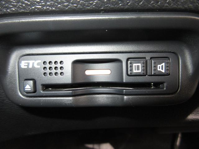 ヴェゼル ハイブリッドX・ホンダセンシング センシングレスカロッツェリアメモリーナビETCRカメラ シ-トヒ-タ- 記録簿 横滑防止 禁煙 スマ-トキ- クルコン ETC車載器 サイドエアバック キーレスエントリー ABS DVD再生 ワンセグ(14枚目)