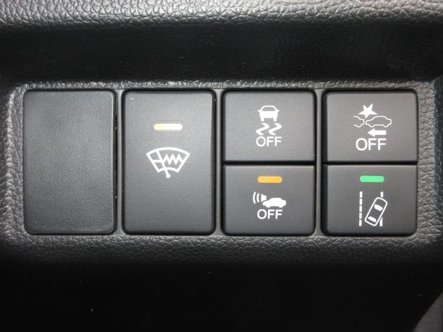 フィットハイブリッド Lホンダセンシング 純正メモリーナビBluetoothドラレコETCRカメラワンオーナー 軽減ブレーキ LED サイドSRS 横滑り防止 ドライブレコーダー 記録簿 パワーステアリング 盗難防止装置 オートクルーズ 禁煙(17枚目)