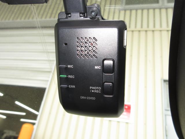 WR-V Zブラックスタイル 純正9インチナビ・ドラレコ・デモカーUP・禁煙車・パドルシフト・17インチアルミ・LEDフォグライト・コンビシート・アームレスト付センターコンソール・シャークフィンアンテナ・Apple CarPlay(4枚目)