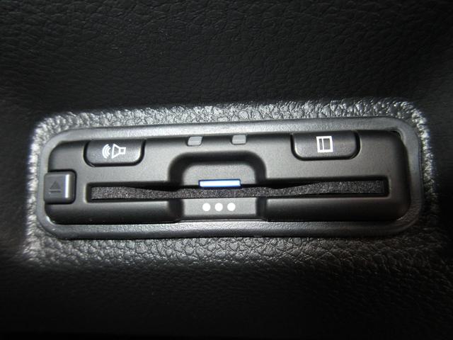 WR-V Zブラックスタイル 純正9インチナビ・ドラレコ・デモカーUP・禁煙車・パドルシフト・17インチアルミ・LEDフォグライト・コンビシート・アームレスト付センターコンソール・シャークフィンアンテナ・Apple CarPlay(12枚目)