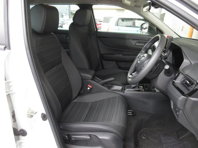 WR-V Zブラックスタイル 純正9インチナビ・ドラレコ・デモカーUP・禁煙車・パドルシフト・17インチアルミ・LEDフォグライト・コンビシート・アームレスト付センターコンソール・シャークフィンアンテナ・Apple CarPlay(17枚目)