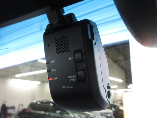 N-BOXカスタム L ワンオーナー 禁煙車 純正ーナビ/リアカメラ 純正ドラレコ前後 シートヒーター パーキングセンサー USB/充電用あり 左側電動スライドドア フルセグ ミュージックラック (ETC無し)(4枚目)