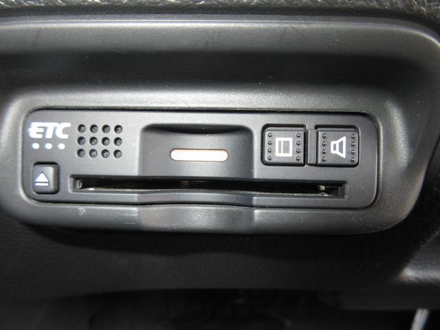 ヴェゼル ハイブリッドX・ホンダセンシング 禁煙車 純正メモリナビ BTA ETC Rカメラ ワンオーナー コーナーセンサー 地デジ スマキー オートエアコン VSA LEDヘッドライト ETC車載器 ABS USB 電格ミラー 1オナ Bモニ(12枚目)
