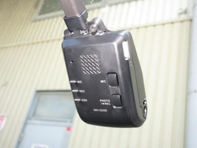 フィット e:HEVホームブラックスタイル 禁煙車ホンダセンシング純正9インチメモリーナビBluetoothドラレコETCRカメラワンオーナー オートライト Bカメラ 1オーナー LEDライト クリアランスソナー サイドSRS VSA 衝突軽減(4枚目)