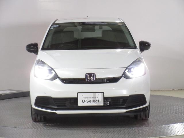 フィット e:HEVホームブラックスタイル 禁煙車ホンダセンシング純正9インチメモリーナビBluetoothドラレコETCRカメラワンオーナー オートライト Bカメラ 1オーナー LEDライト クリアランスソナー サイドSRS VSA 衝突軽減(7枚目)