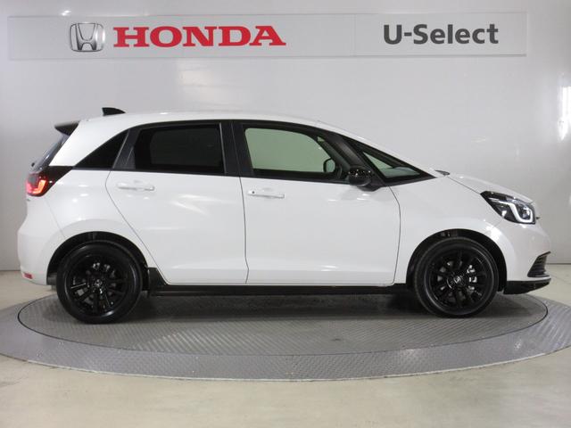 フィット e:HEVホームブラックスタイル 禁煙車ホンダセンシング純正9インチメモリーナビBluetoothドラレコETCRカメラワンオーナー オートライト Bカメラ 1オーナー LEDライト クリアランスソナー サイドSRS VSA 衝突軽減(8枚目)