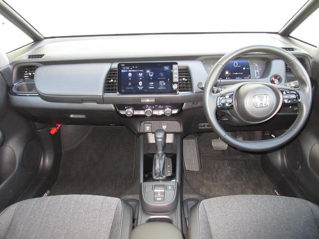フィット e:HEVホームブラックスタイル 禁煙車ホンダセンシング純正9インチメモリーナビBluetoothドラレコETCRカメラワンオーナー オートライト Bカメラ 1オーナー LEDライト クリアランスソナー サイドSRS VSA 衝突軽減(10枚目)