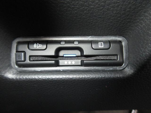 フィット e:HEVホームブラックスタイル 禁煙車ホンダセンシング純正9インチメモリーナビBluetoothドラレコETCRカメラワンオーナー オートライト Bカメラ 1オーナー LEDライト クリアランスソナー サイドSRS VSA 衝突軽減(12枚目)