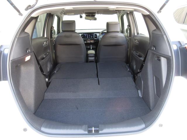 フィット e:HEVホームブラックスタイル 禁煙車ホンダセンシング純正9インチメモリーナビBluetoothドラレコETCRカメラワンオーナー オートライト Bカメラ 1オーナー LEDライト クリアランスソナー サイドSRS VSA 衝突軽減(19枚目)