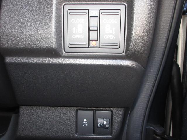 N-BOXカスタム ターボ ホンダセンシング純正9インチメモリーナビBluetoothドラレコETCRカメラワンオーナー イモビライザー 1オナ 衝突被害軽減 フロントカメラ サイドカメラ 禁煙 ベンチシート キーフリー ESC(17枚目)