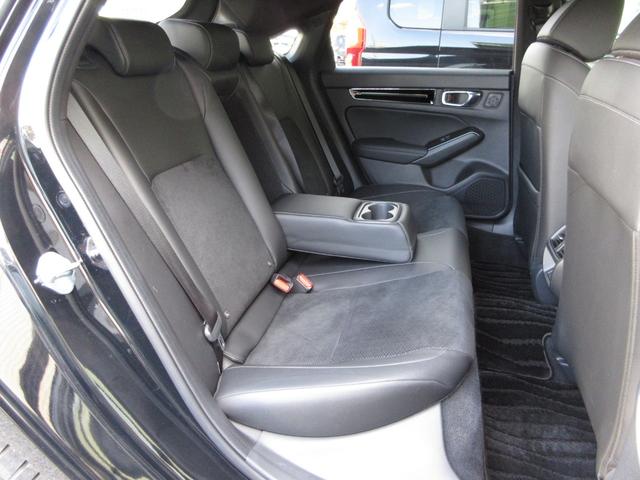シビック ｅ：ＨＥＶＥＸ　禁煙車ホンダセンシングホンダコネクトディスプレイＢｌｕｅｔｏｏｔｈドラレコＥＴＣＲカメラワンオーナー　衝突被害軽減ブレーキ　Ｂカメラ　シートヒーター　フルセグ　ＬＥＤヘッドライト　サンルーフ　ＥＳＣ（31枚目）