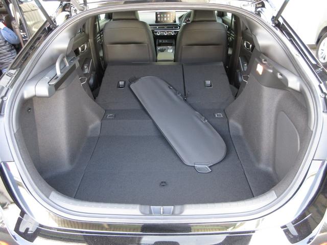 シビック ｅ：ＨＥＶＥＸ　禁煙車ホンダセンシングホンダコネクトディスプレイＢｌｕｅｔｏｏｔｈドラレコＥＴＣＲカメラワンオーナー　衝突被害軽減ブレーキ　Ｂカメラ　シートヒーター　フルセグ　ＬＥＤヘッドライト　サンルーフ　ＥＳＣ（32枚目）