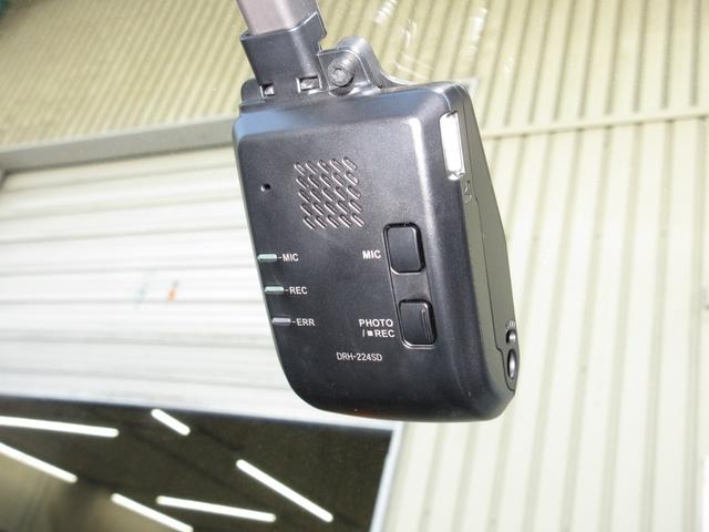 フィット e:HEVホームブラックスタイル 当社試乗車UP 禁煙 2年保証 点検整備付 ホンダコネクトナビ フルセグTV BTオーディオ接続 リアカメラ ETC2.0 前後録画タイプドラレコ オートハイビーム サイド&サイドカーテンエアバッグ(6枚目)