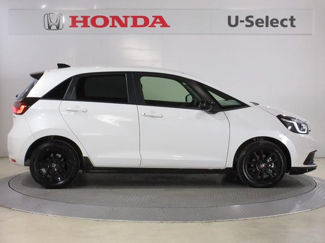 フィット e:HEVホームブラックスタイル 当社試乗車UP 禁煙 2年保証 点検整備付 ホンダコネクトナビ フルセグTV BTオーディオ接続 リアカメラ ETC2.0 前後録画タイプドラレコ オートハイビーム サイド&サイドカーテンエアバッグ(12枚目)