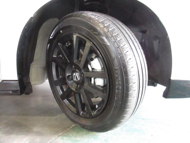 フィット e:HEVホームブラックスタイル 当社試乗車UP 禁煙 2年保証 点検整備付 ホンダコネクトナビ フルセグTV BTオーディオ接続 リアカメラ ETC2.0 前後録画タイプドラレコ オートハイビーム サイド&サイドカーテンエアバッグ(32枚目)