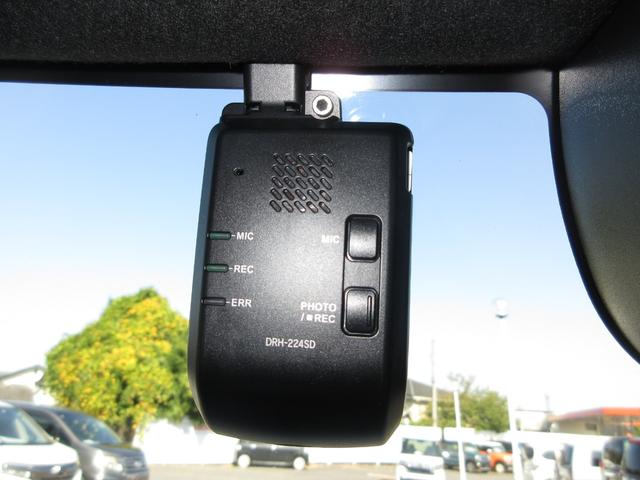 Ｎ－ＢＯＸカスタム ターボ　禁煙車ホンダセンシング純正９インチメモリーナビＢｌｕｅｔｏｏｔｈドラレコＥＴＣＲカメラワンオーナー　イモビライザー　１オナ　衝突被害軽減　ベンチシート　キーフリー　Ｐセンサー　ＥＳＣ　パワステ　Ｂカメ（4枚目）